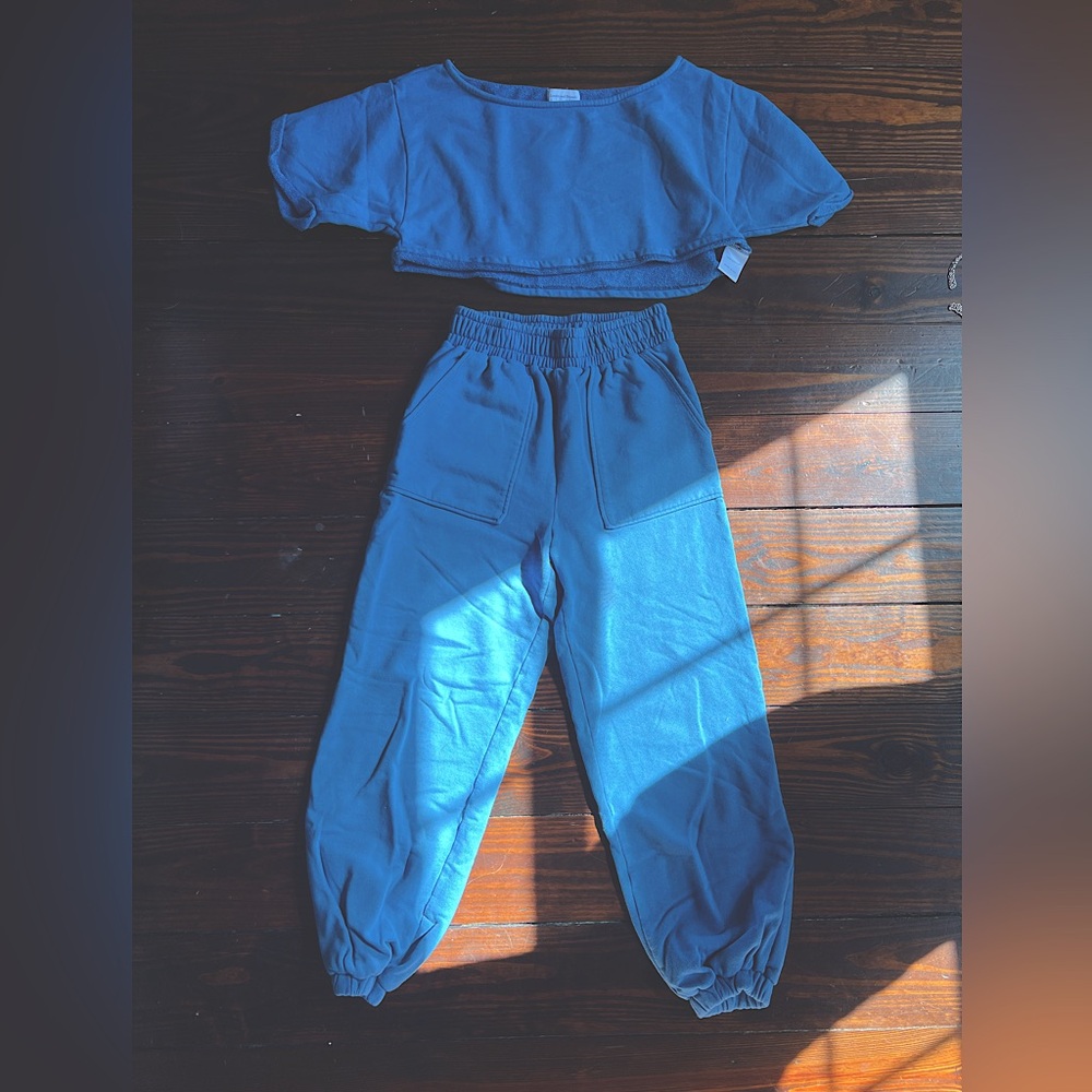 Lovers and Friends Blue Sweatsuit Set. US SIZE SMALL for both pieces.